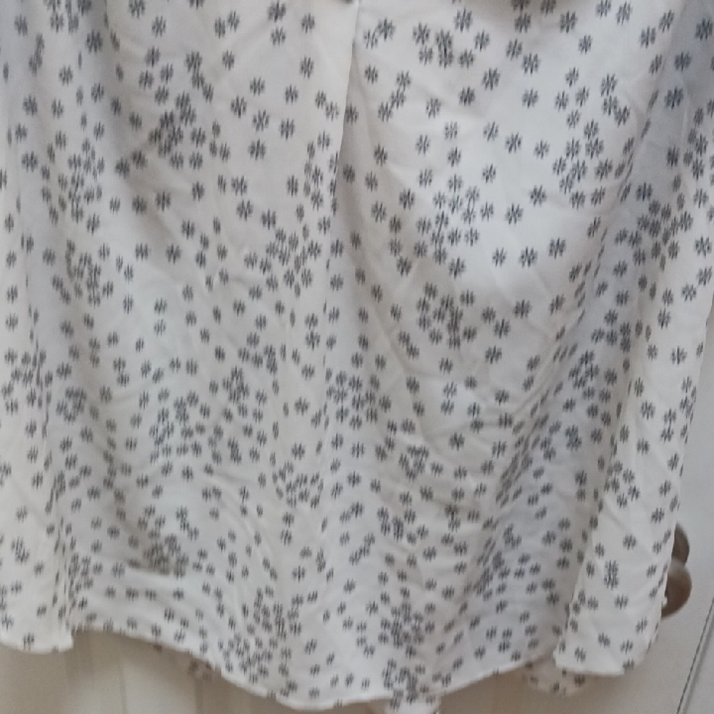 Vince Camuto Floral V-Neck Blouse - Cream and Black - Picture 4 of 8